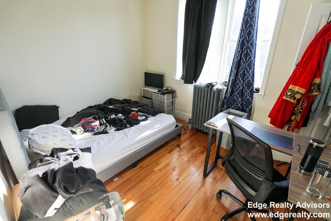 60 Egmont St, Unit 1 in Brookline, MA - Foto de edificio - Building Photo