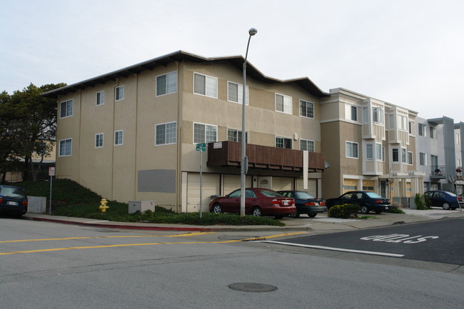 990 Nora Way in South San Francisco, CA - Building Photo - Building Photo