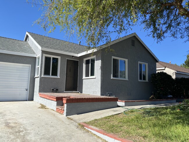 2105 N Buena Vista St | Rentals in Burbank, CA