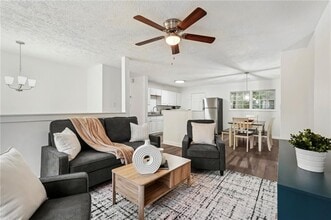 4042 Sweetbriar Ln in Forest Park, GA - Building Photo - Building Photo
