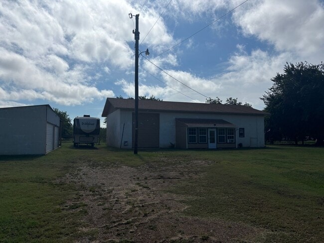 1214 Desvoignes Rd in Denison, TX - Building Photo - Building Photo