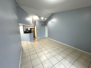 1924 Lake Atriums Cir in Orlando, FL - Building Photo - Building Photo