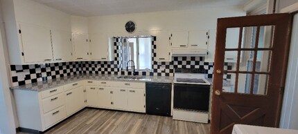 2827 Horseshoe Pike in Palmyra, PA - Foto de edificio - Building Photo