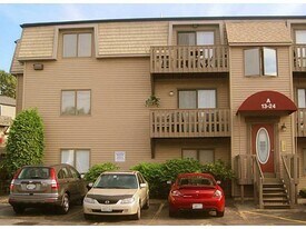 22 Village Ct, Unit 22