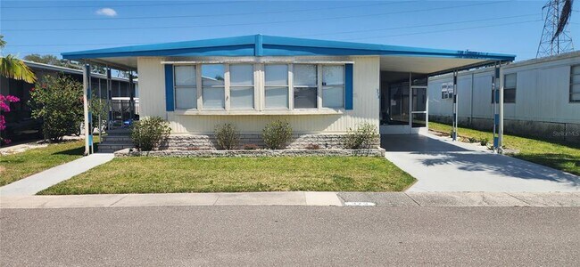 373 Majesty Dr in Clearwater, FL - Building Photo - Building Photo