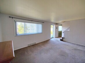 1427 Orr Dr in Castle Shannon, PA - Building Photo - Building Photo