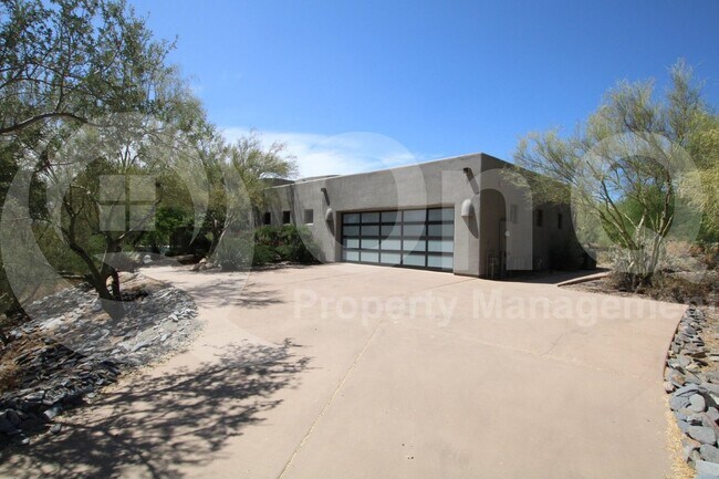 5844 E Carefree Mountain Dr