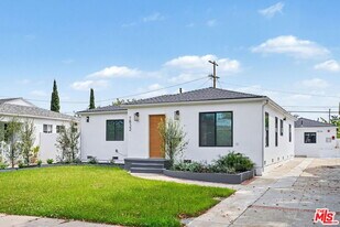 7832 Croydon Ave in Los Angeles, CA - Building Photo