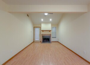 1104 Greentree Ct in Tallahassee, FL - Building Photo - Building Photo