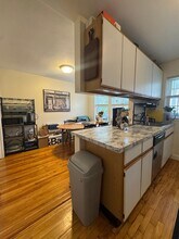 33 Hammond Pond Pky, Unit 2 in Chestnut Hill, MA - Building Photo - Building Photo