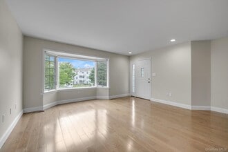2-41 Oak Park Dr in Queens, NY - Building Photo - Building Photo
