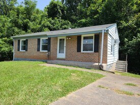 1307 Roundabout Rd in Martinsville, VA - Building Photo
