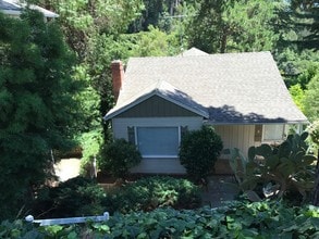 339 Taurus Ave in Oakland, CA - Foto de edificio - Building Photo