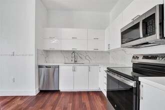 234 NE 3rd St, Unit 2202 in Miami, FL - Foto de edificio - Building Photo