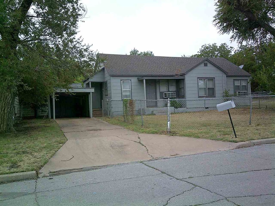 501 SW 16th St in Lawton, OK - Building Photo