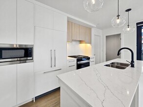 8375 Broadcast Ave SW in Calgary, AB - Building Photo - Building Photo