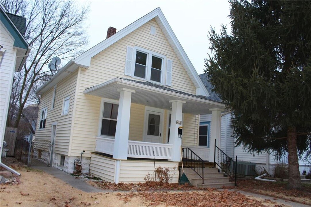 1520 D Ave NE in Cedar Rapids, IA - Foto de edificio