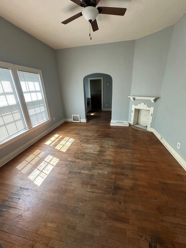 property at 705-707 W Ash St
