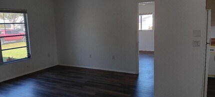 824 E Seminole Dr in Venice, FL - Building Photo - Building Photo