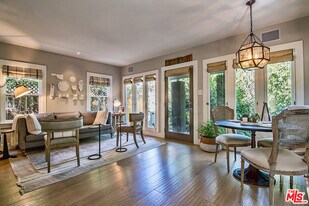 5130 Raleigh St in Los Angeles, CA - Building Photo