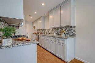 2022 Highland Hills Dr in Sugar Land, TX - Building Photo