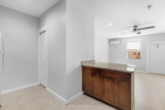 801 Dobbins St in West Palm Beach, FL - Building Photo - Building Photo