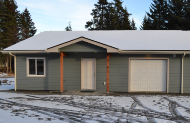 3884 Wright St in Homer, AK - Foto de edificio - Building Photo