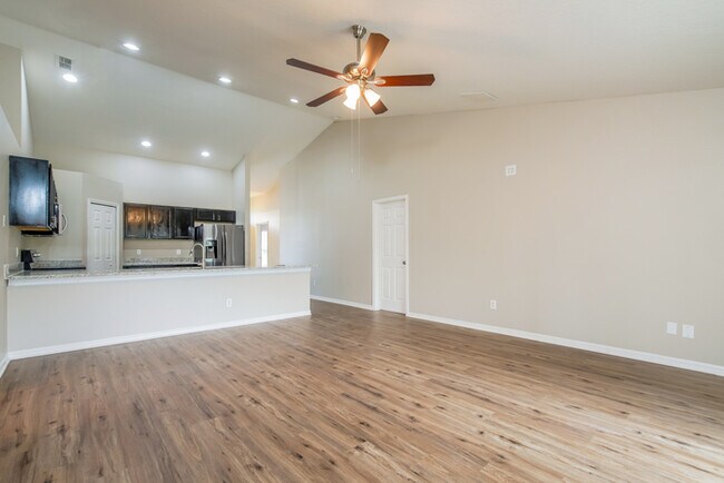 669 Madrid Dr in Kissimmee, FL - Building Photo - Building Photo