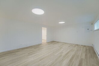 1035 SW 122nd St in Burien, WA - Building Photo - Building Photo