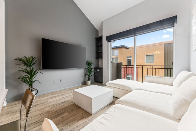 property at 4060 Glencoe Ave