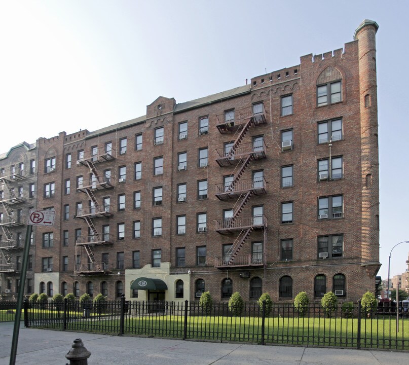 102-110 Lenox Rd in Brooklyn, NY - Building Photo