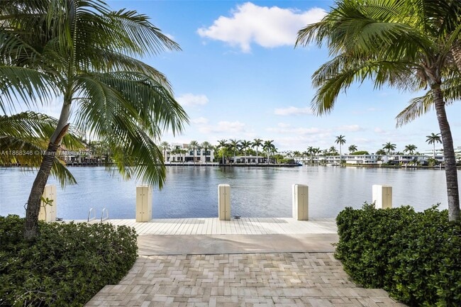 property at 2000 Sunrise Key Blvd