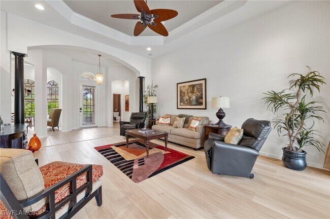 8975 Morgan Ct in Naples, FL - Foto de edificio - Building Photo