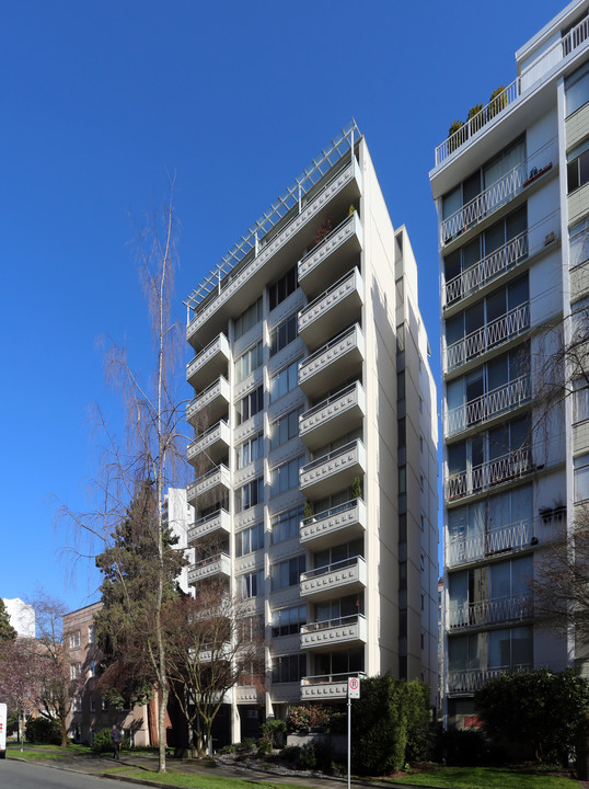 The Palasades in Vancouver, BC - Building Photo