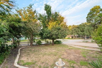 501 Calhoun Dr in Rockdale, TX - Building Photo - Building Photo