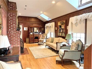 20 Norwalk Ave in Westport, CT - Building Photo - Building Photo