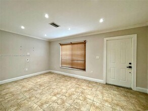 8430 NW 8th St in Miami, FL - Building Photo - Building Photo
