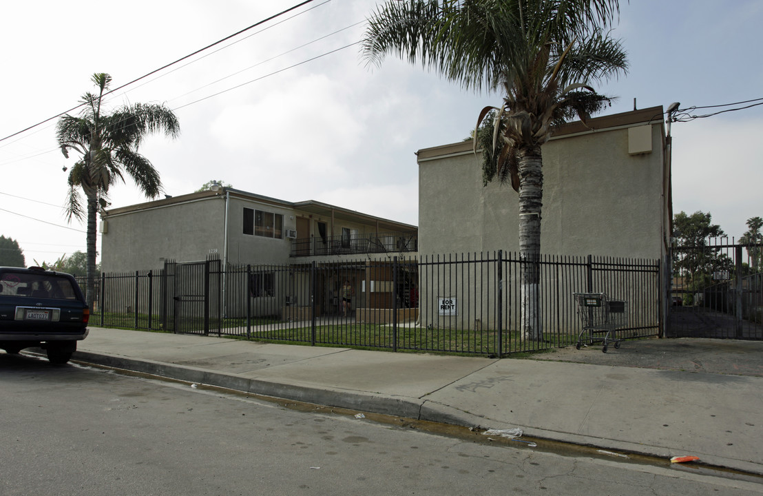 1239 W 14th St in San Bernardino, CA - Foto de edificio