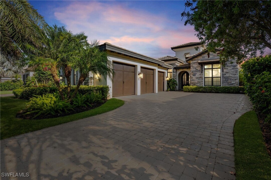 11813 Via Cassina Ct in Miromar Lakes, FL - Building Photo
