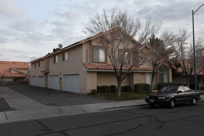 6912 Lunarlight Dr in Las Vegas, NV - Foto de edificio - Building Photo