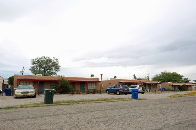 5005-5021 E 1st St in Tucson, AZ - Foto de edificio - Building Photo