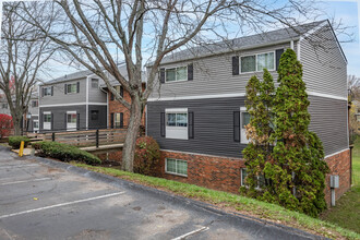 Campus View in Highland Heights, KY - Foto de edificio - Building Photo