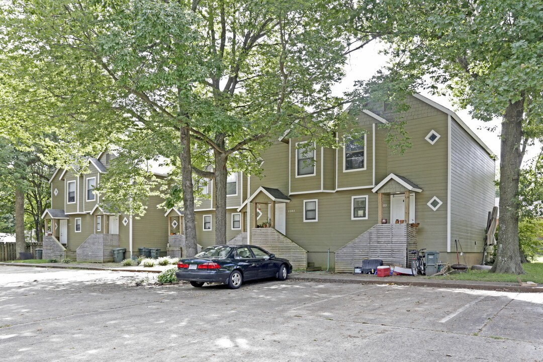 2305-2315 E Kantz Cv in Fayetteville, AR - Building Photo