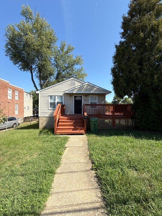 941 Wilmington Ave in Baltimore, MD - Building Photo
