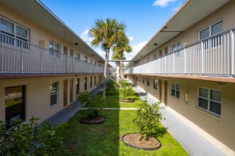 Rose Garden Apartments in Cocoa, FL - Foto de edificio - Building Photo