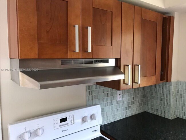 1450 NE 191st St in Miami, FL - Building Photo - Building Photo