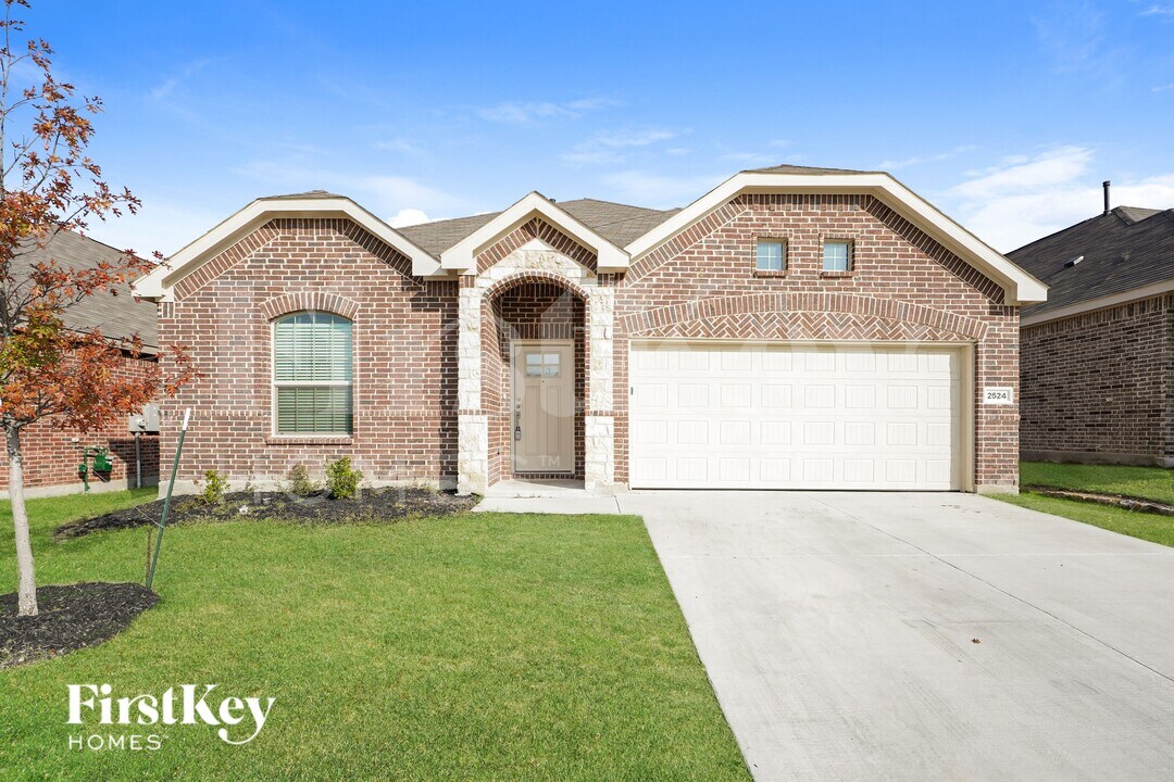 2524 Goodrich Rd in Fort Worth, TX - Building Photo