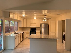 3410 Meadow Oaks Dr in Garland, TX - Foto de edificio - Building Photo