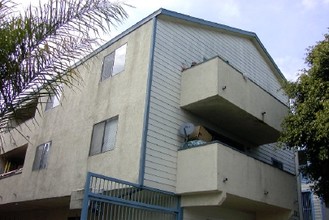 1045 Myrtle Ave in Long Beach, CA - Building Photo - Building Photo