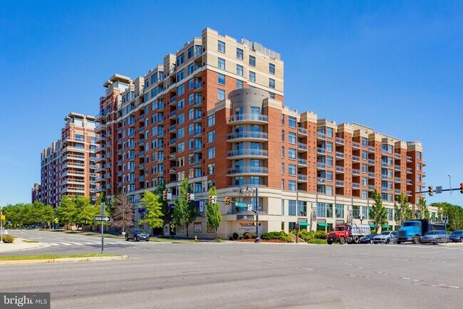 property at 3600 S Glebe Rd